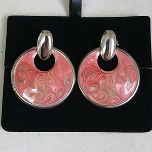 Round enameled hoop earrings